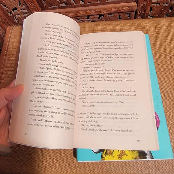 2 Becky Albertalli Books Simon vs. The Homosapiens Agenda and Leah on the Beat - Picture 10 of 14